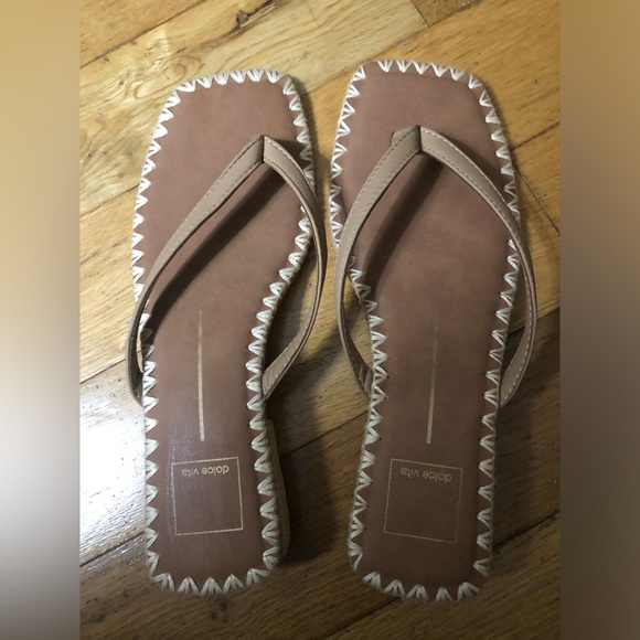 Dolce Vita Tan Flip Flops with Zigzag Trim - Picture 1 of 5